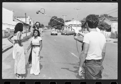 Conceição Senna, Edna de Cássia (ao centro), Jorge Bodanzky e Achim Tappen nos ensaios para o filme "Iracema: uma transa amazônica"