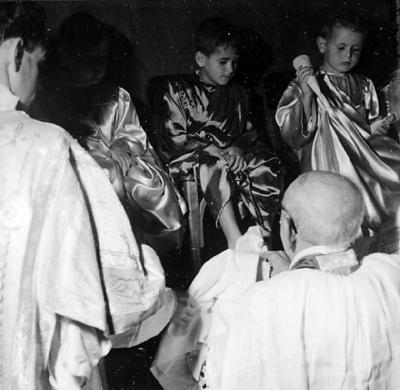 Semana Santa - Crianças na cerimônia de Lava-pés