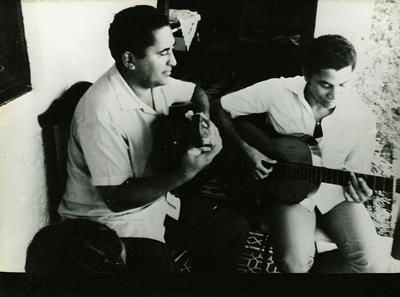 Canhoto da Paraíba e Paulinho da Viola com violões (reprodução)