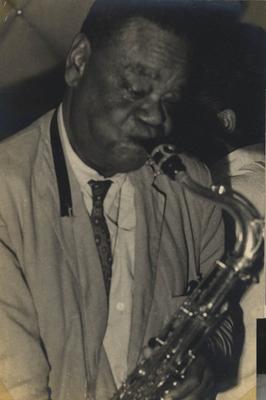 Pixinguinha com o saxofone