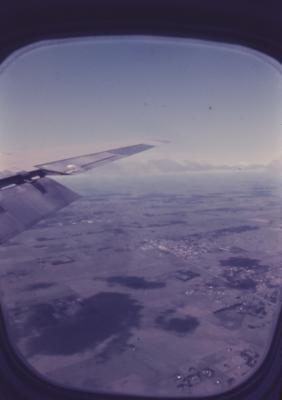 Vista aérea da janela do avião