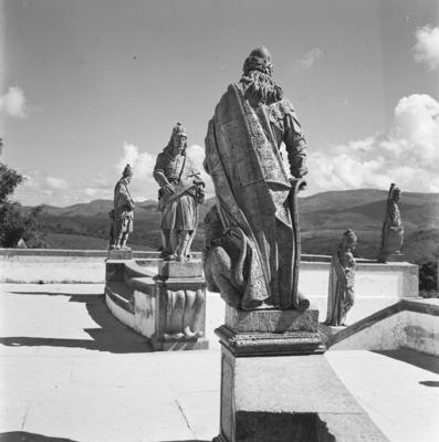 Profeta Oséias de frente e Profeta Daniel de costas