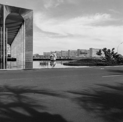 "O Meteoro", escultura de Bruno Giorgi