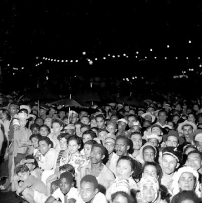 Multidão no carnaval de rua