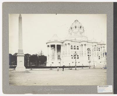 Palácio Monroe (Pavilhão Saint Louis) e o Obelisco da Avenida Central (atual Avenida Rio Branco)