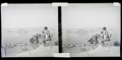 Homem no alto do Morro do Pão de Açúcar