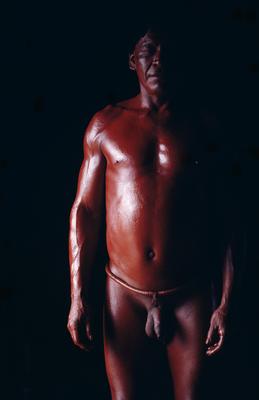 Série Xingu - Cuyaparé com corpo pintado de pasta de urucum