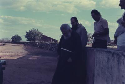 Frei Damião e devotos