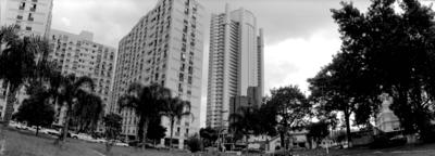 Praça na avenida Luís Carlos Berrini