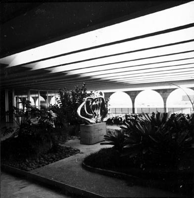 "O Canto da Noite", escultura de Maria Martins, no Salão Nobre