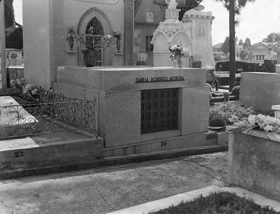 Túmulo de Roberto Moreira