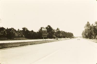 Rodovia na Alemanha Oriental em direção a Berlim Ocidental