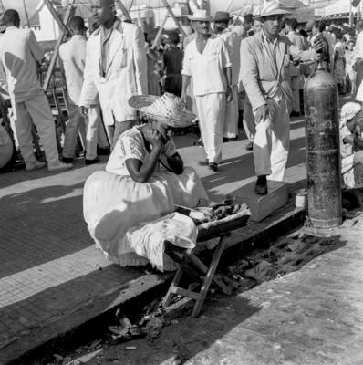 Vendedora de acarajé na procissão de Nosso Senhor dos Navegantes