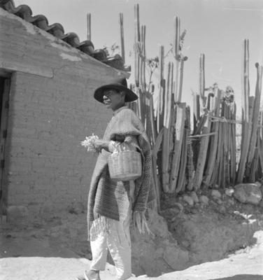 Homem em trajes mexicanos