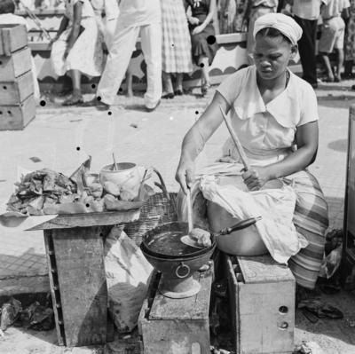 Vendedora de acarajé na procissão de Nosso Senhor dos Navegantes