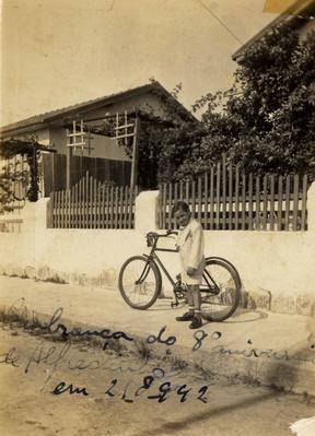 Alfredinho na bicicleta