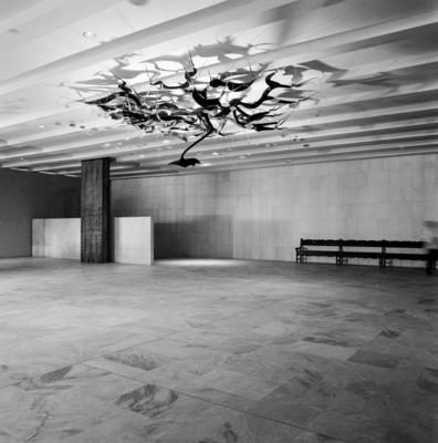 "Revoada dos pássaros", lustre de Pedro Correia de Araújo, na Sala D. Pedro I