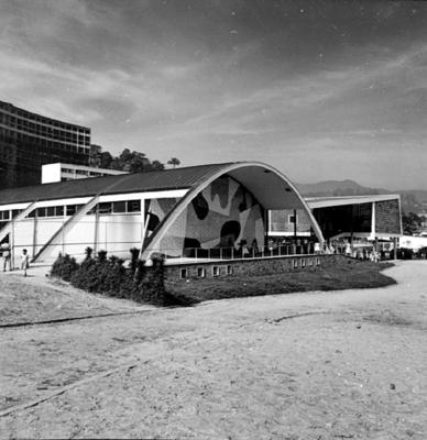 Conjunto Habitacional do Pedregulho - Painel Pulando Carniça, de Portinari