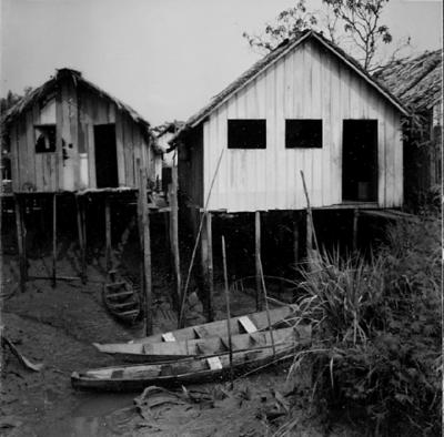 Vila da Barca, palafitas flutuantes