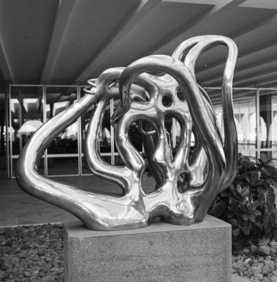 "O Canto da Noite", escultura de Maria Martins, no Salão Nobre