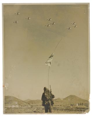 Paraquedistas norte-americanos em ação durante a operação Tomahawk