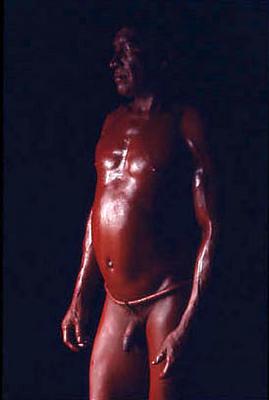 Série Xingu - Cuyaparé com corpo pintado de pasta de urucum