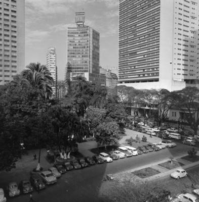 Vista dos edifícios do jornal O Estado de São Paulo (atual Hotel Jaraguá) e Itália