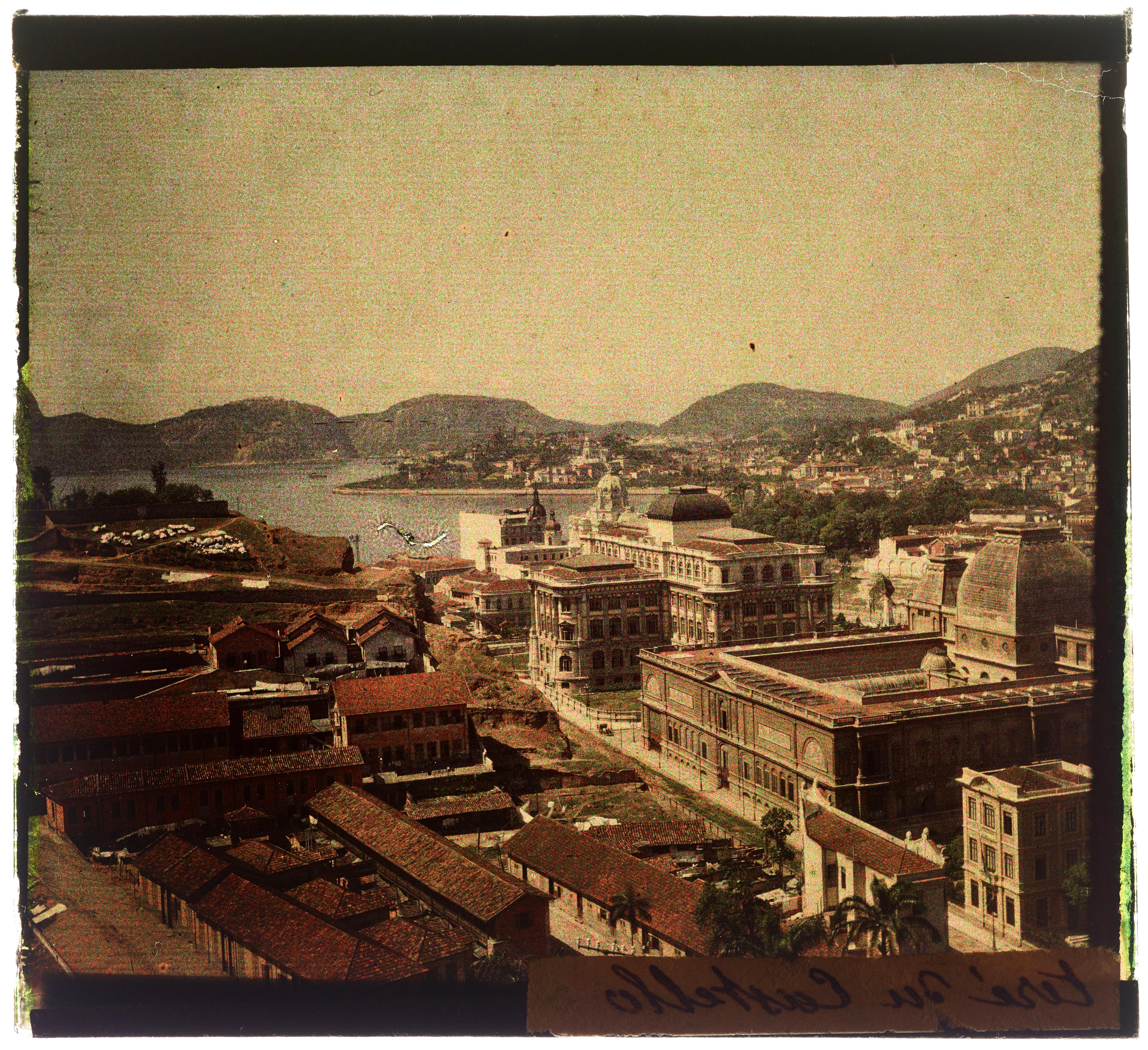 Avenida Central, atual Rio Branco; destaque para a Biblioteca Nacional