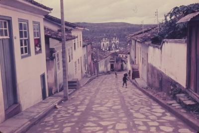 Centro de Diamantina. Ao fundo, a Igreja Metropolitana de Santo Antônio
