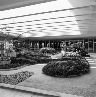 "O Canto da Noite", escultura de Maria Martins, no Salão Nobre