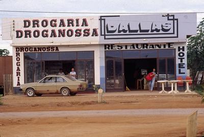 Drogaria Droganossa e Dallas restaurante