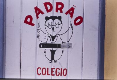 Flagrante de rua - placas, letreiros e cartazes