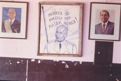 Quadros, da esquerda para direita, presidente João Figueiredo, Marechal Rondon e homem não identificado