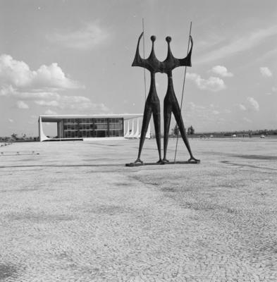 "Os Candangos" ou "Os Guerreiros", escultura de Bruno Giorgi