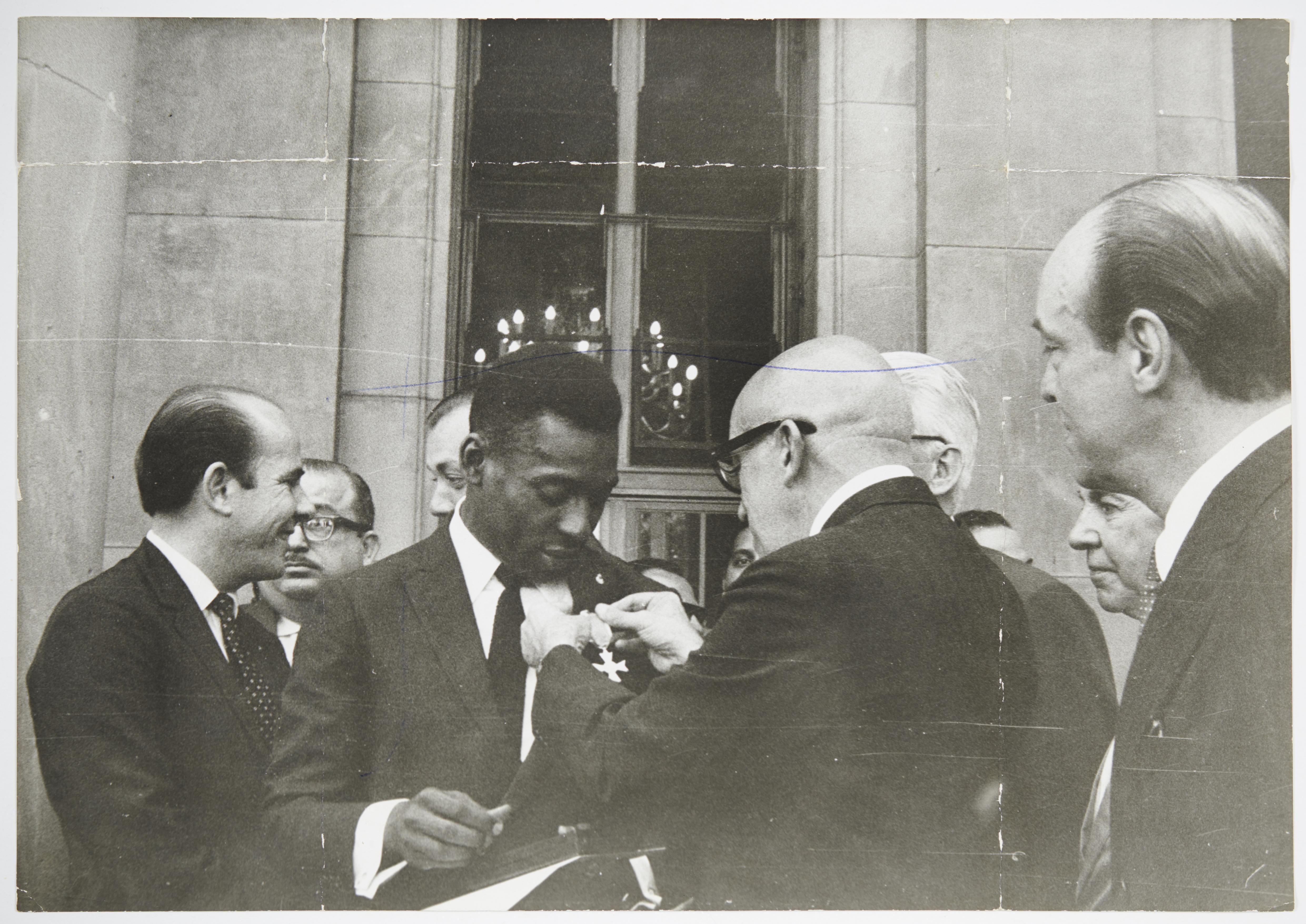 Condecoração de Pelé com a Ordem de Rio Branco, com o grau de Cavaleiro