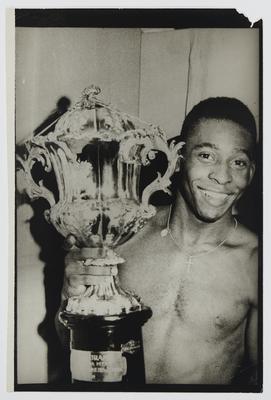 Pelé com a Taça Brasil