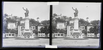 Monumento em homenagem ao Almirante Barroso