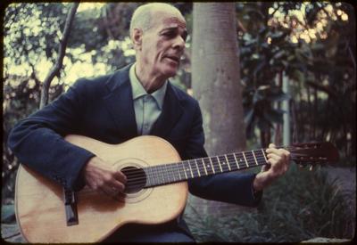 Alberto Ribeiro com o violão