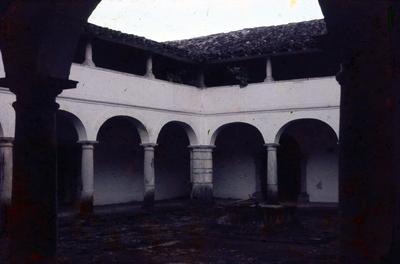 Convento e Igreja de São Francisco - claustro