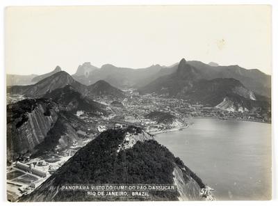 Vista dos bairros de Botafogo e Urca; tomada do cume do Pão de Açúcar
