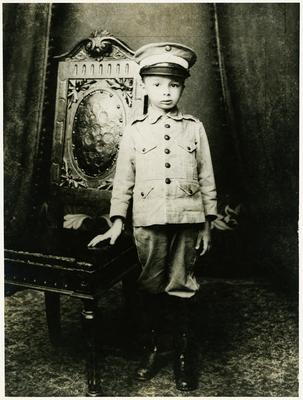 Noel Rosa com farda de colégio