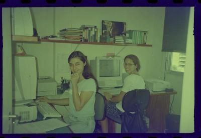 Raquel Couto (à esquerda) no estúdio de trabalho de Jorge Bodanzky