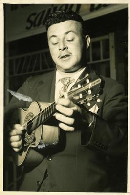 Waldir Azevedo com o cavaquinho
