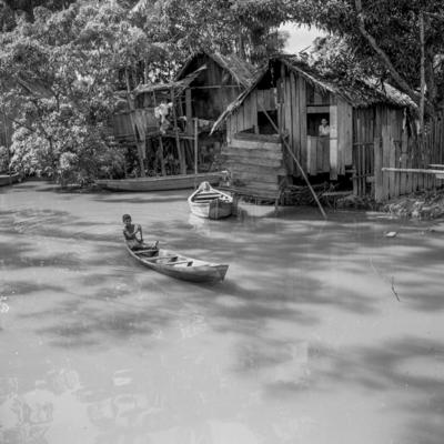 Vila da Barca, palafitas flutuantes