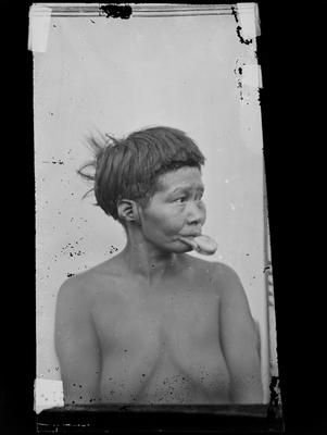 Indígena do povo Aimoré, também conhecido como Botocudo