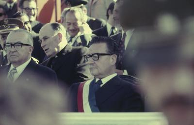 Salvador Allende no desfile militar de comemoração à independência chilena