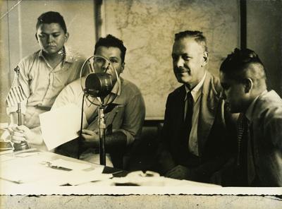 Antônio Maria ao microfone