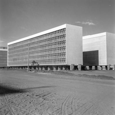 Edifícios residenciais projetados para os Institutos de Aposentadoria e Pensões