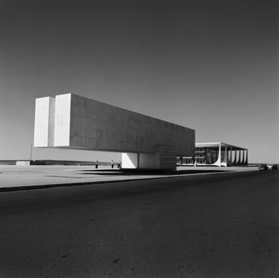 Museu Histórico de Brasília. Ao fundo, o Supremo Tribunal Federal.
