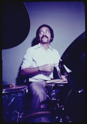 Wilson das Neves na bateria